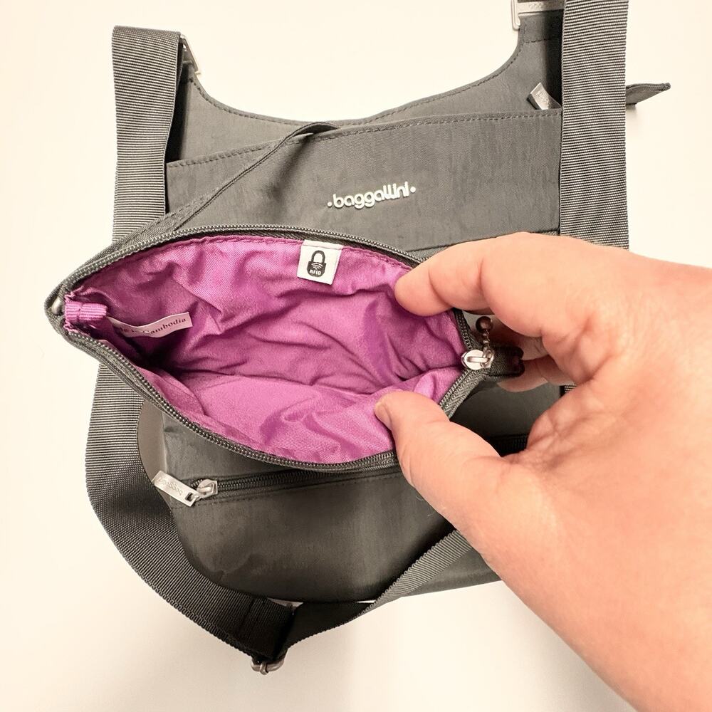 Baggallini Big Zipper Bag RFID Wristlet Black Purple Interior Travel Errands - Picture 5 of 9
